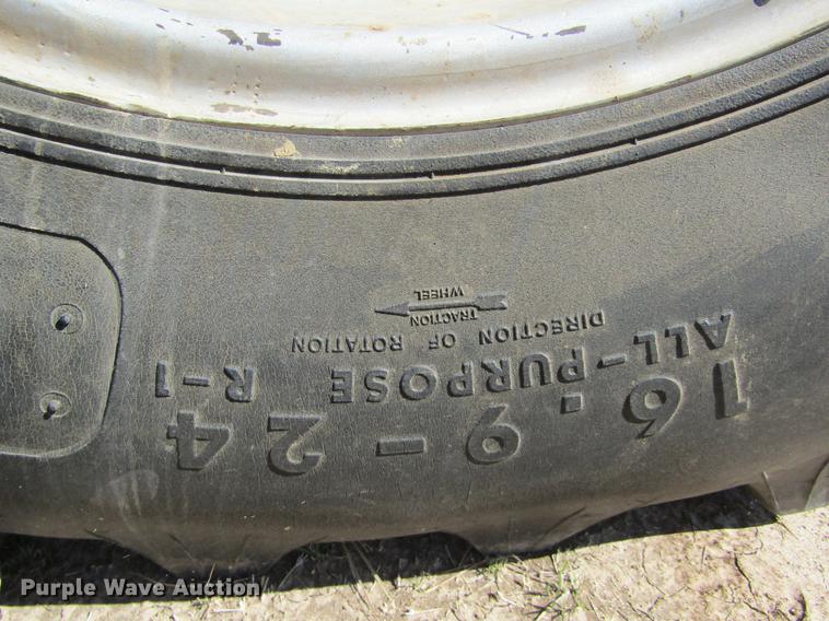 image for item DE6765 1995 Gleaner R62 combine