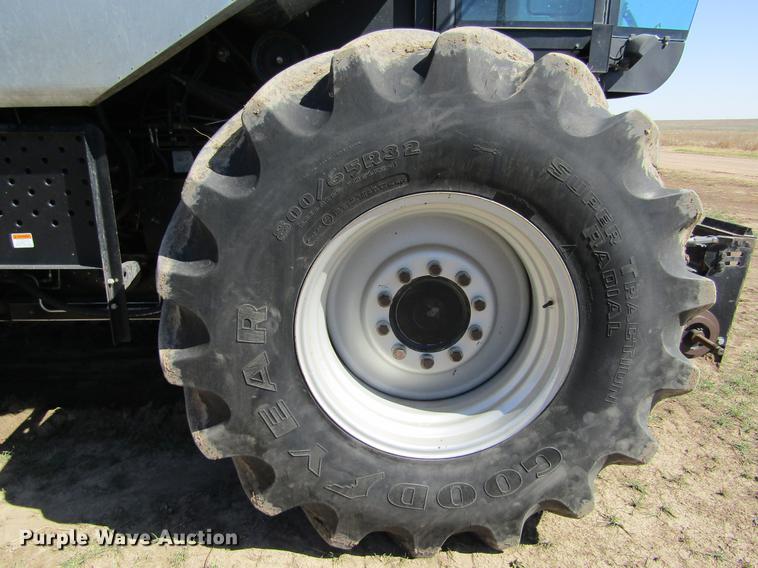 image for item DE6765 1995 Gleaner R62 combine