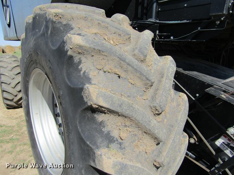 image for item DE6765 1995 Gleaner R62 combine