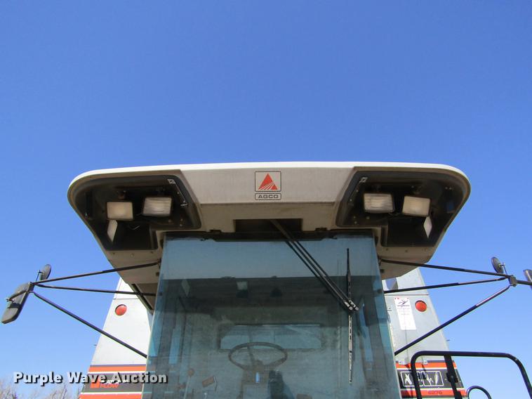 image for item DE6765 1995 Gleaner R62 combine