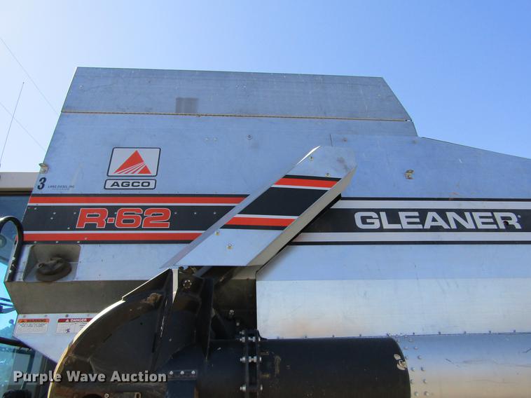 image for item DE6765 1995 Gleaner R62 combine