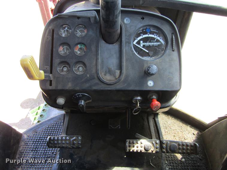 image for item DE6767 1976 John Deere 4430 tractor