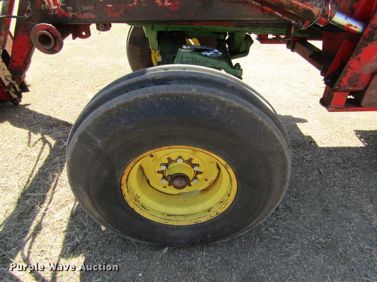 image for item DE6767 1976 John Deere 4430 tractor