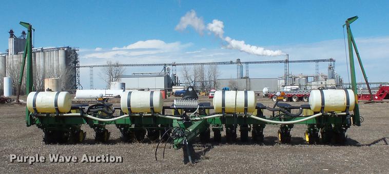 image for item DW9704 John Deere 7200 Max Emerge 2 planter