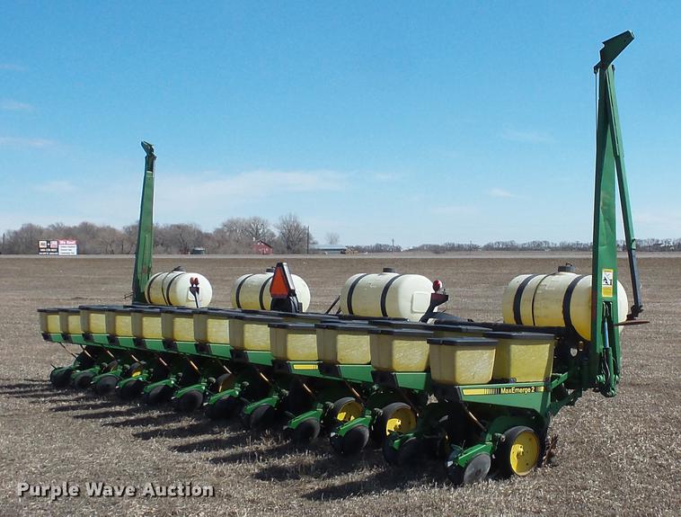 image for item DW9704 John Deere 7200 Max Emerge 2 planter