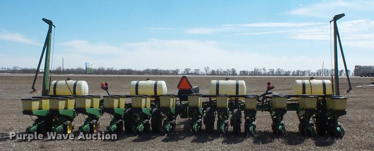 image for item DW9704 John Deere 7200 Max Emerge 2 planter
