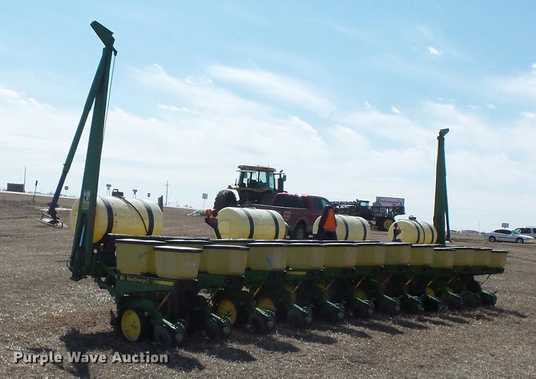 image for item DW9704 John Deere 7200 Max Emerge 2 planter