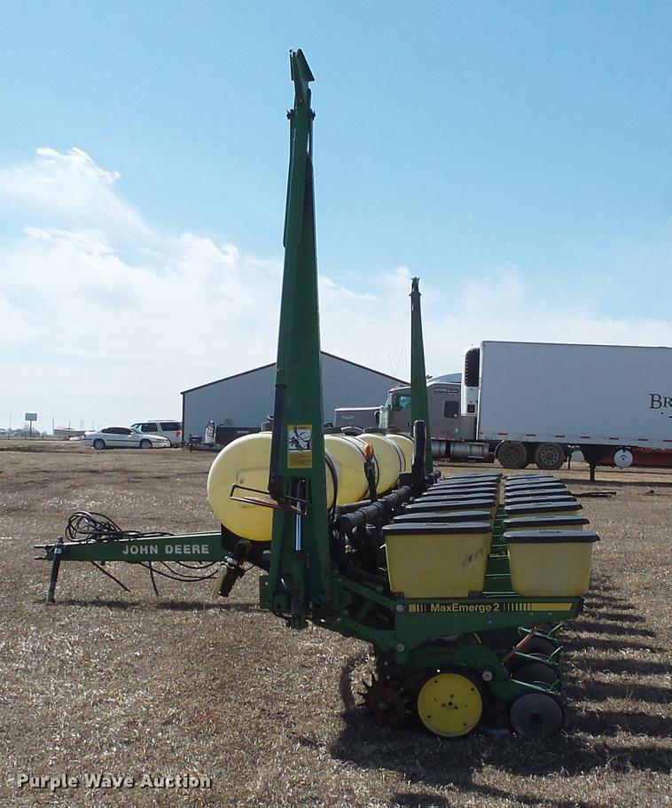 image for item DW9704 John Deere 7200 Max Emerge 2 planter