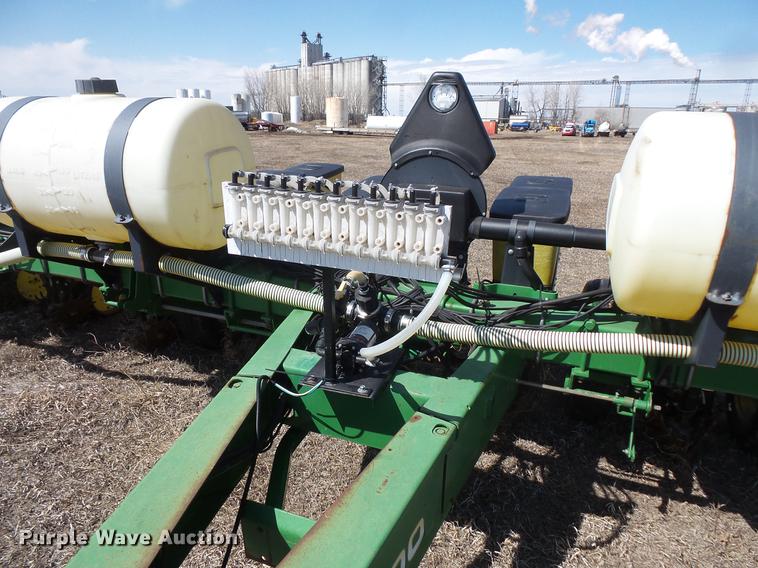 image for item DW9704 John Deere 7200 Max Emerge 2 planter