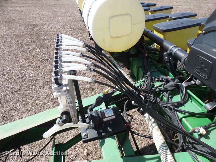 image for item DW9704 John Deere 7200 Max Emerge 2 planter