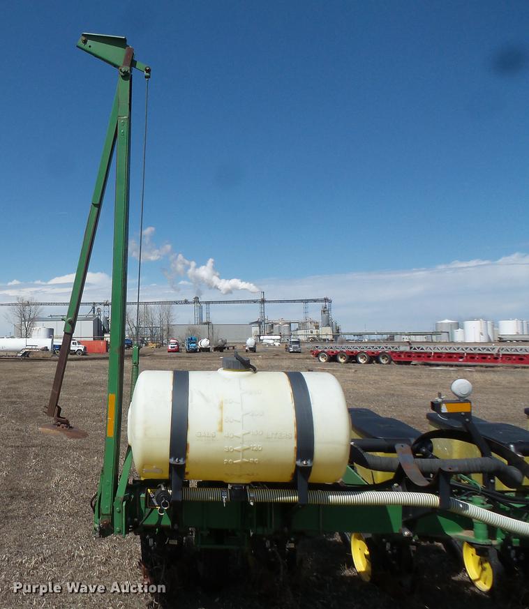 image for item DW9704 John Deere 7200 Max Emerge 2 planter