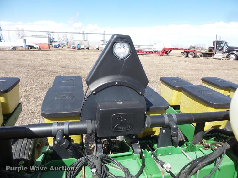 image for item DW9704 John Deere 7200 Max Emerge 2 planter