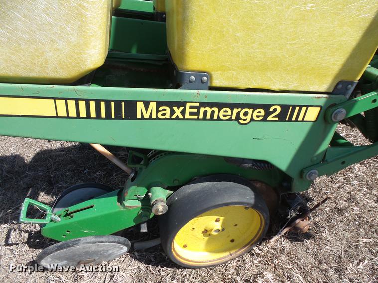 image for item DW9704 John Deere 7200 Max Emerge 2 planter