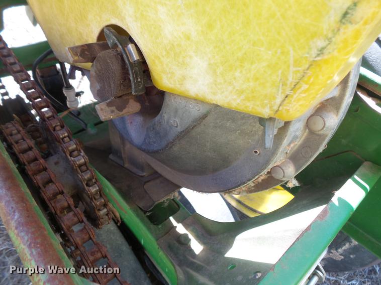 image for item DW9704 John Deere 7200 Max Emerge 2 planter