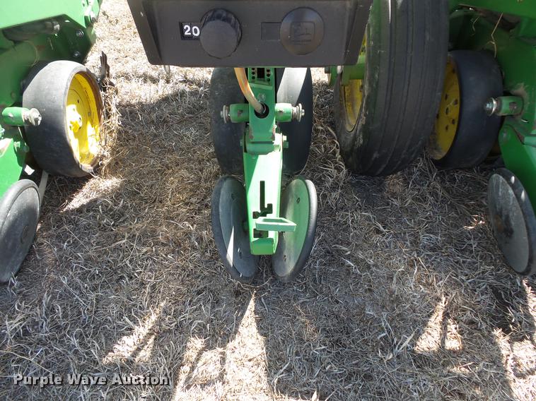 image for item DW9704 John Deere 7200 Max Emerge 2 planter