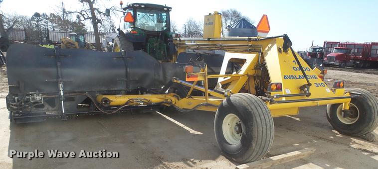 image for item DX9081 2008 Oxbo Avalanche 310 hay merger