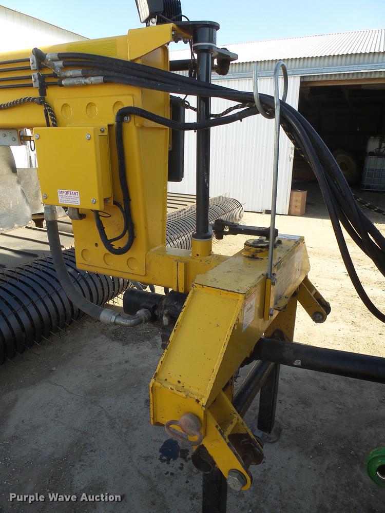 image for item DX9081 2008 Oxbo Avalanche 310 hay merger