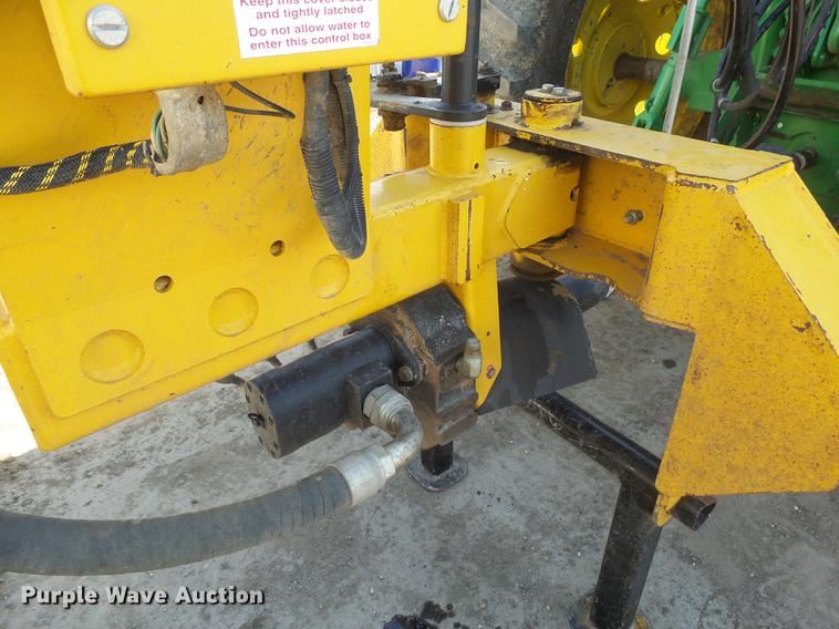 image for item DX9081 2008 Oxbo Avalanche 310 hay merger