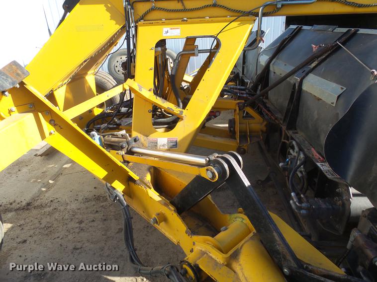 image for item DX9081 2008 Oxbo Avalanche 310 hay merger