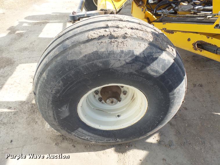 image for item DX9081 2008 Oxbo Avalanche 310 hay merger