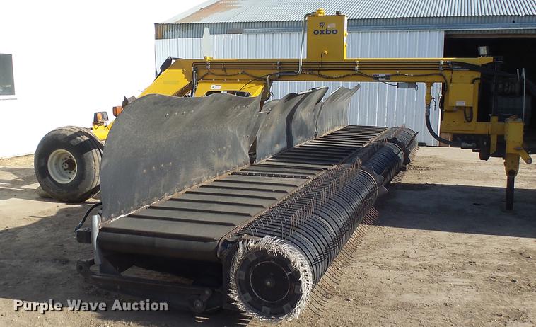 image for item DX9081 2008 Oxbo Avalanche 310 hay merger