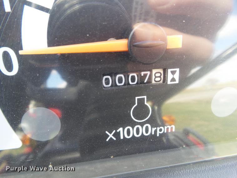 image for item DZ9316 2015 Mahindra MAX26XLHST MFWD tractor