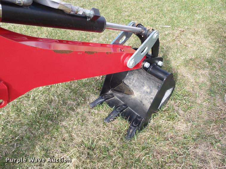 image for item DZ9316 2015 Mahindra MAX26XLHST MFWD tractor