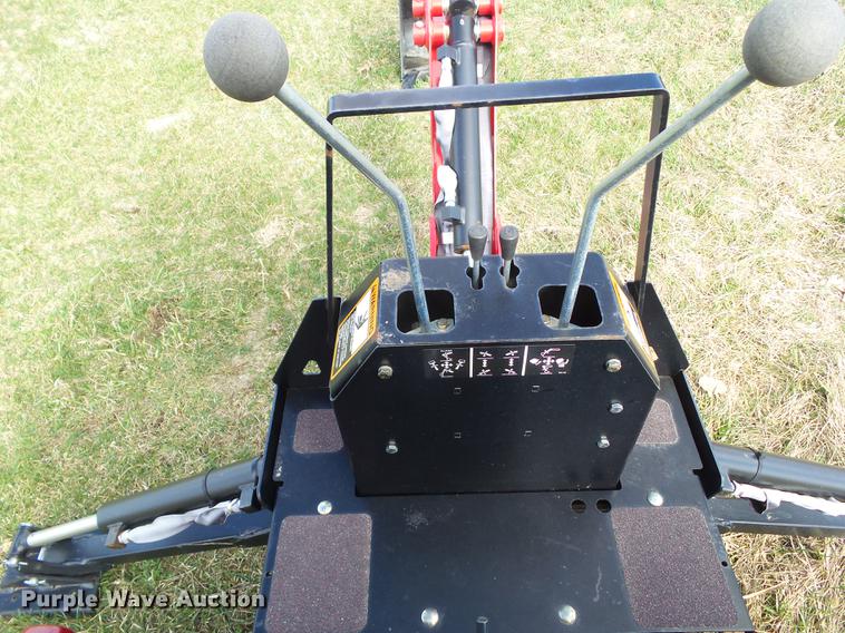 image for item DZ9316 2015 Mahindra MAX26XLHST MFWD tractor