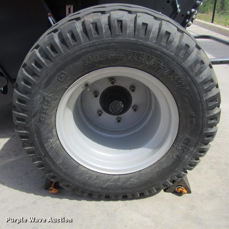 image for item EB9537 2017 Kubota BV4580 round baler