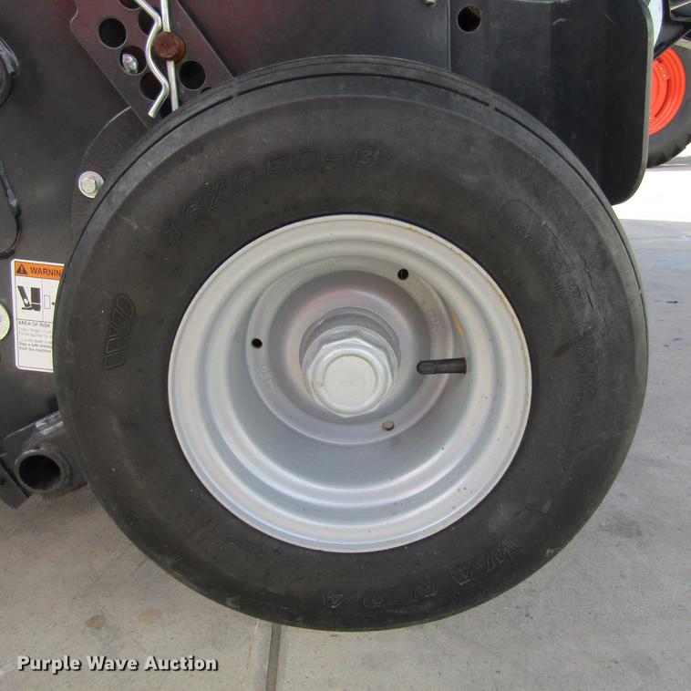 image for item EB9538 2017 Kubota BV4580 round baler