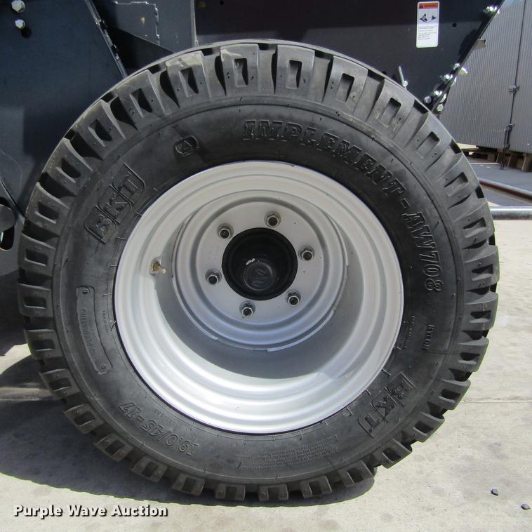 image for item EB9538 2017 Kubota BV4580 round baler