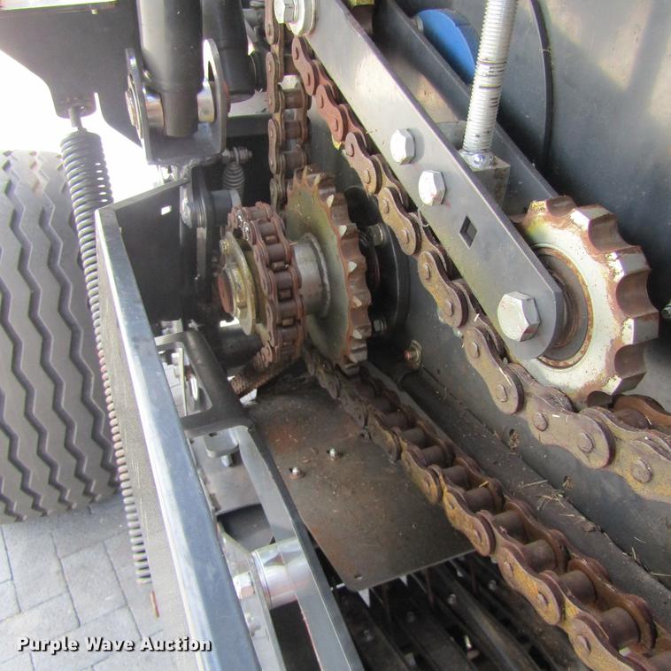 image for item EB9539 2017 Kubota BV4580 round baler