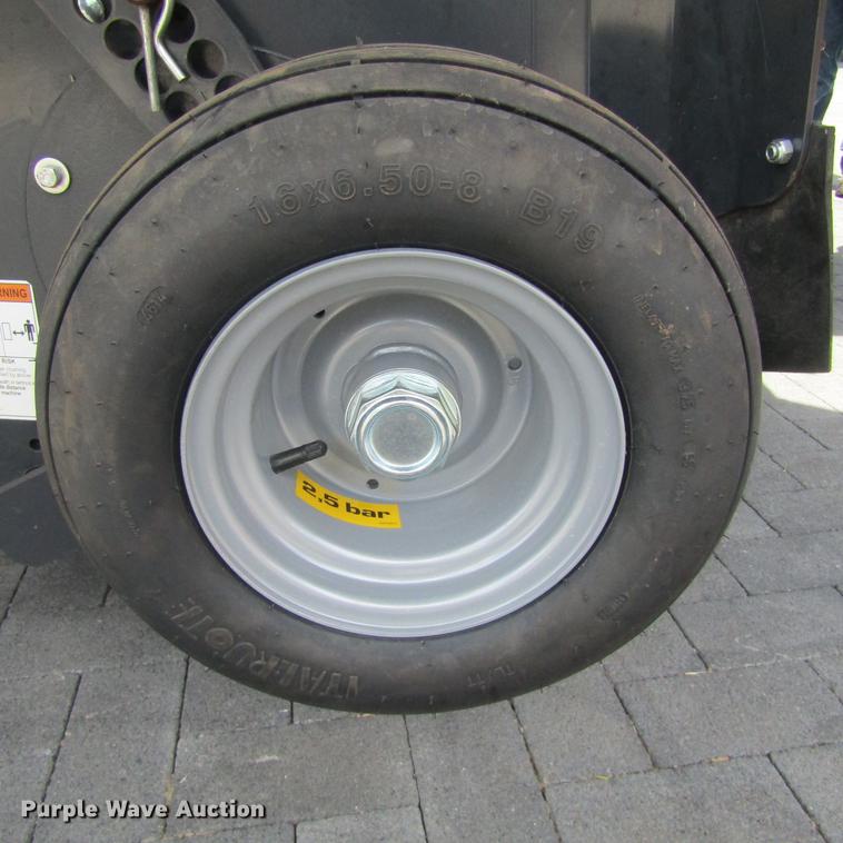 image for item EB9539 2017 Kubota BV4580 round baler