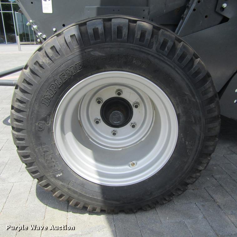 image for item EB9539 2017 Kubota BV4580 round baler