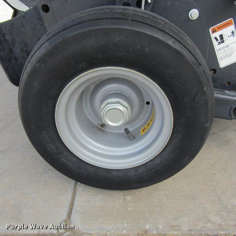 image for item EB9541 2017 Kubota BV4580 round baler