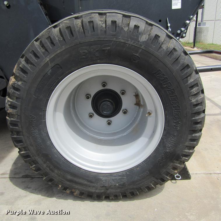 image for item EB9541 2017 Kubota BV4580 round baler