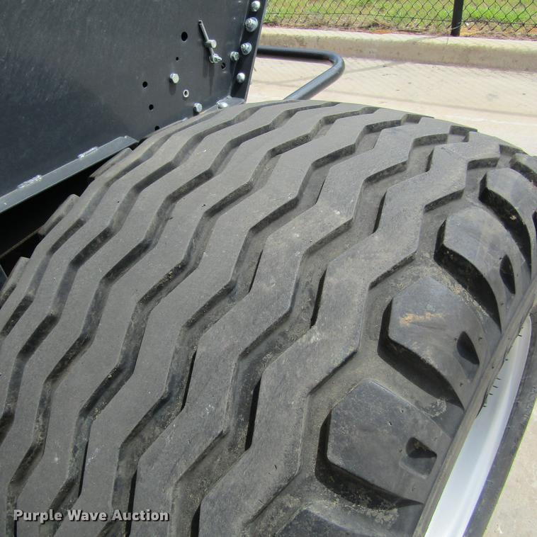 image for item EB9541 2017 Kubota BV4580 round baler