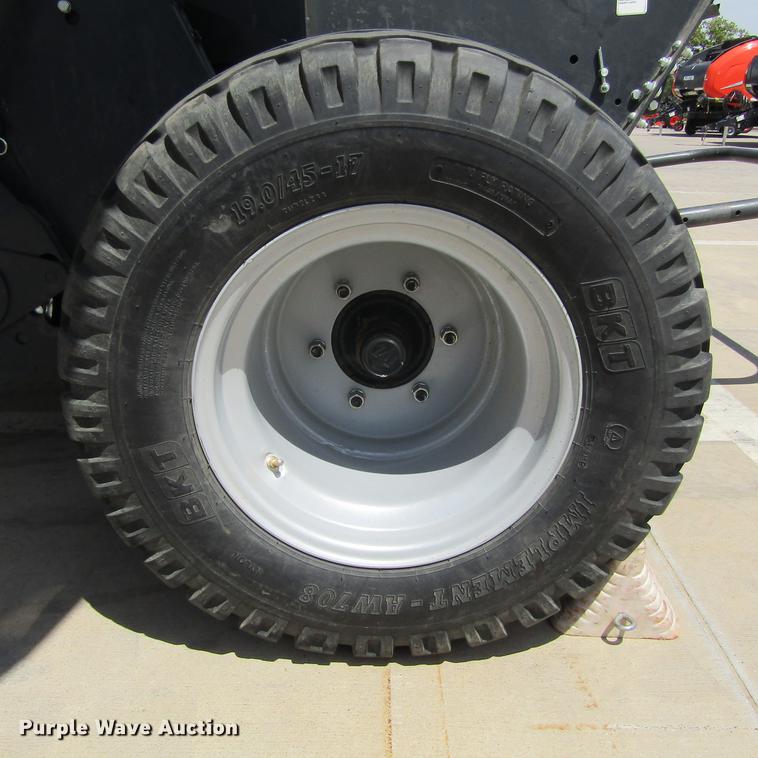 image for item EB9542 2017 Kubota BV4580 round baler