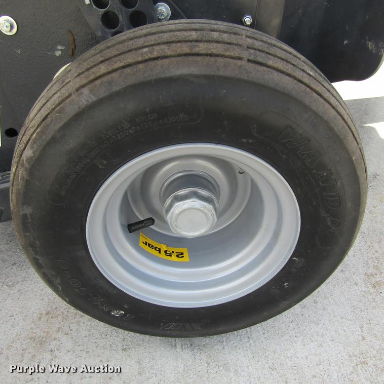 image for item EB9543 2017 Kubota BV4580 round baler