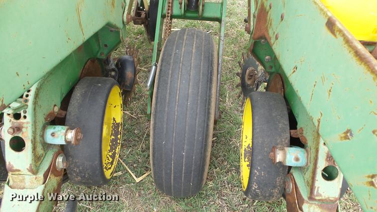 image for item EX9154 John Deere 7200 Max Emerge 2 planter