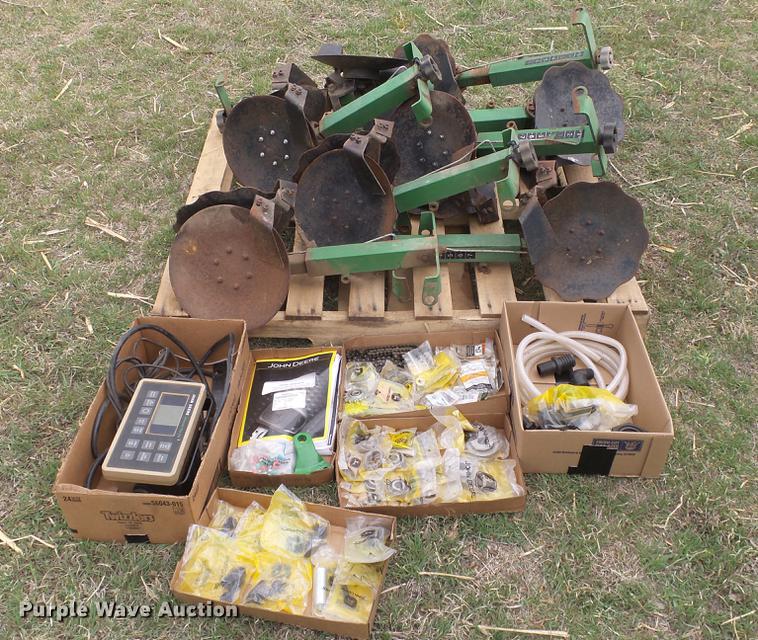 image for item EX9154 John Deere 7200 Max Emerge 2 planter