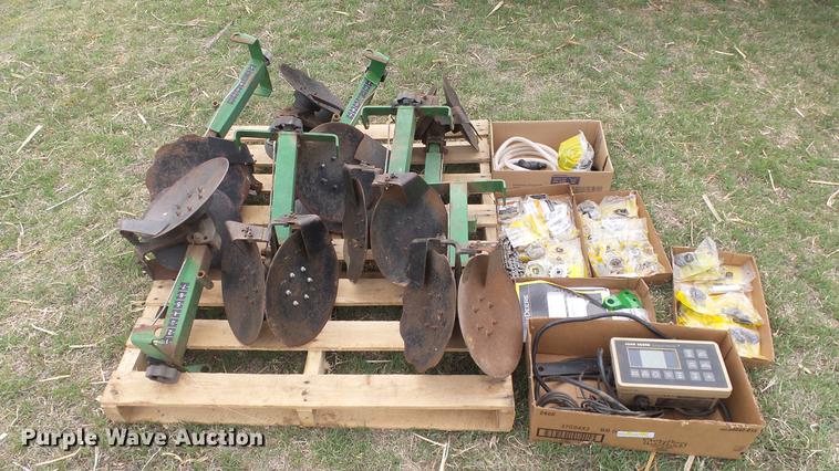 image for item EX9154 John Deere 7200 Max Emerge 2 planter