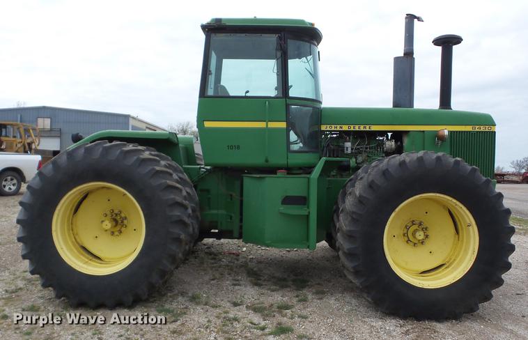 image for item J8524 1976 John Deere 8430 4WD tractor