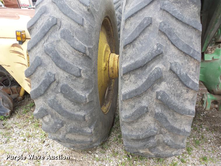 image for item J8525 1978 John Deere 8430 4WD tractor