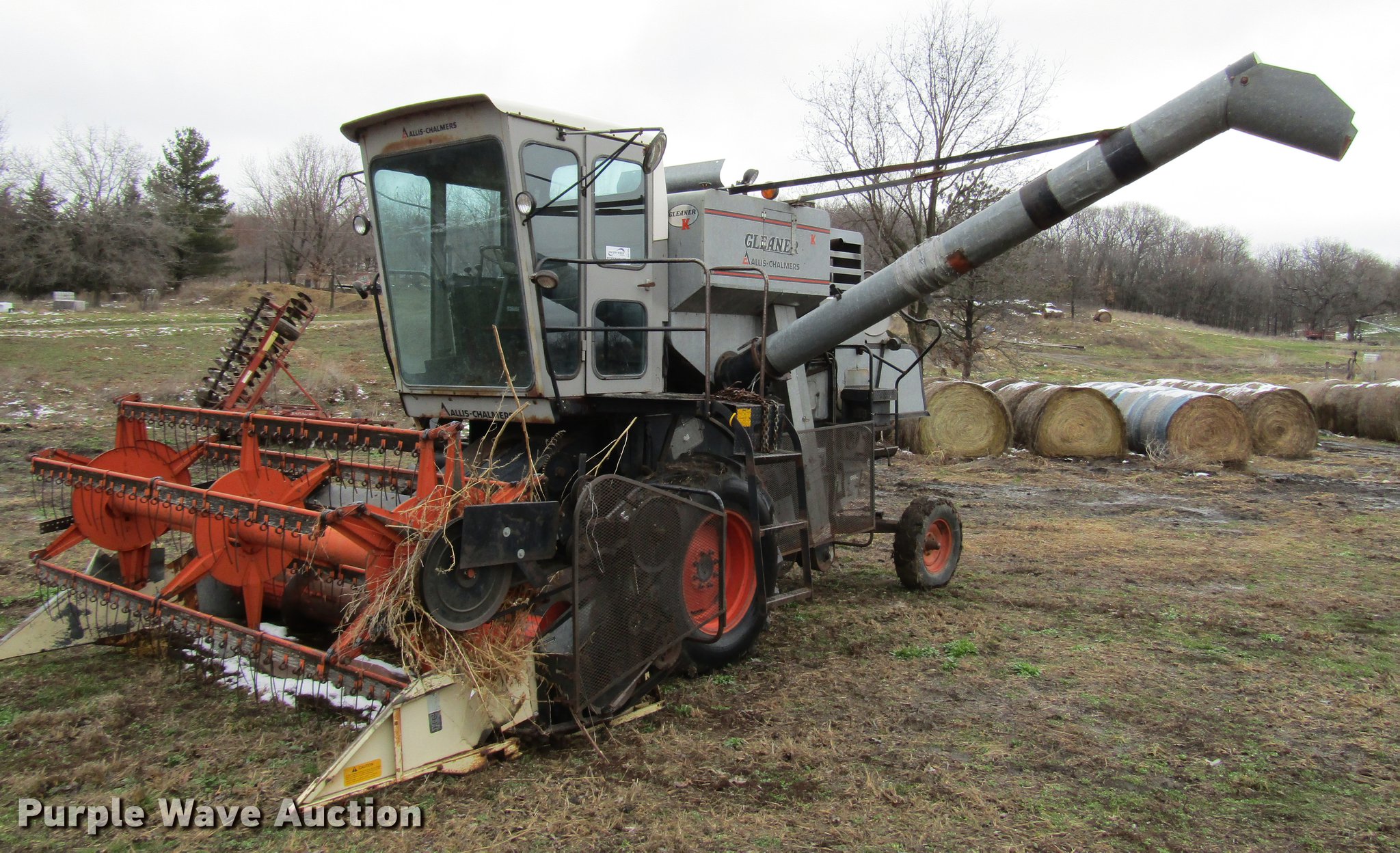 Allis Chalmers Gleaner K combine in Chillicothe, MO Item DD7423 sold
