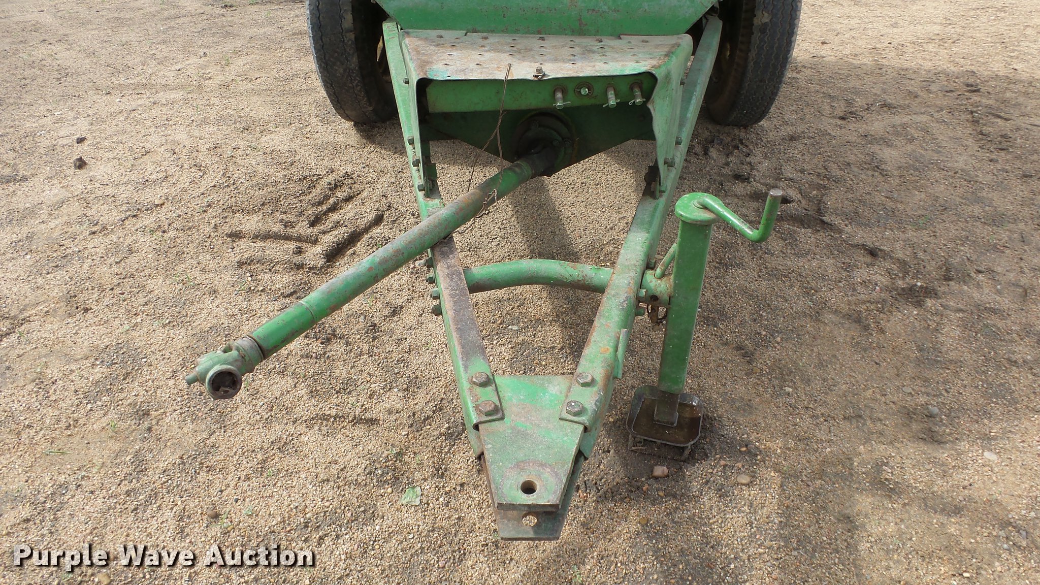 John Deere 68 auger wagon in Kinsley, KS Item DE2937 sold Purple Wave