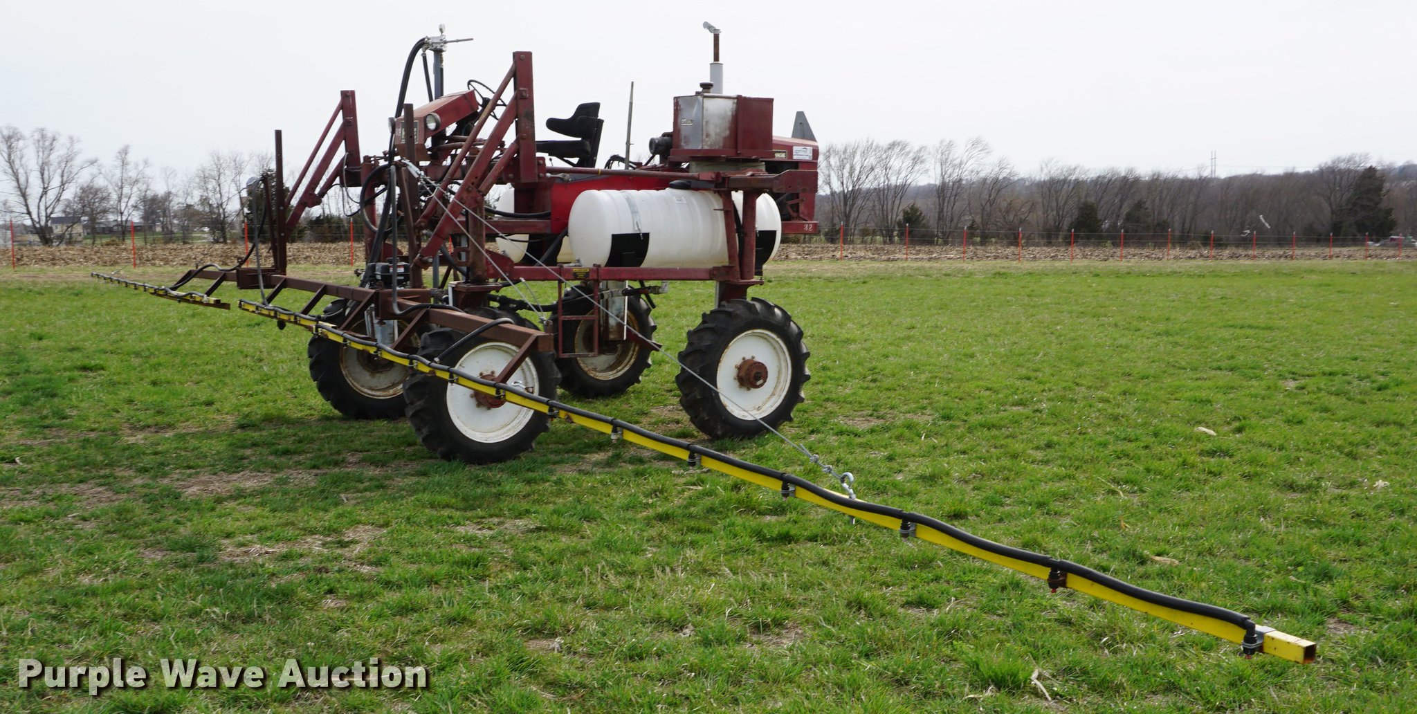 Hagie sprayer in Bonner Springs, KS Item DE3316 sold Purple Wave