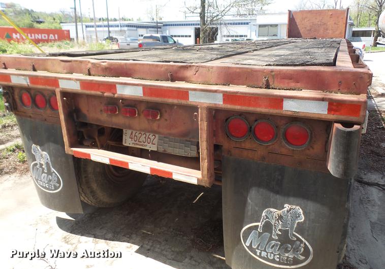 image for item DB6177 1983 SPC flatbed trailer