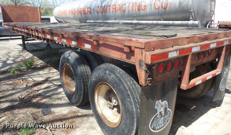 image for item DB6177 1983 SPC flatbed trailer