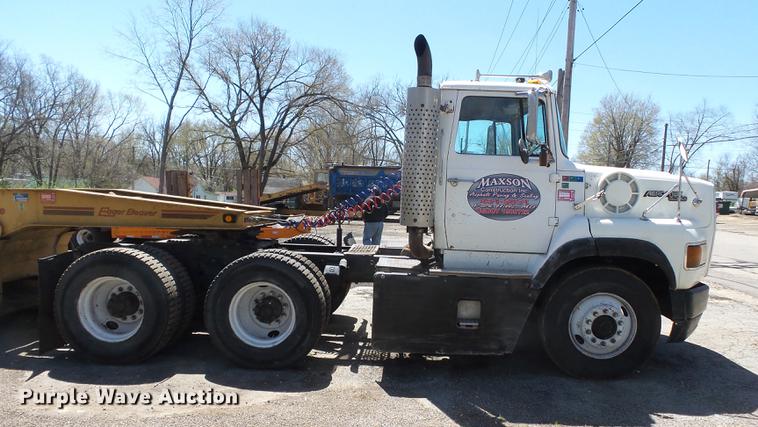 image for item DB7167 1988 Ford L9000 semi truck